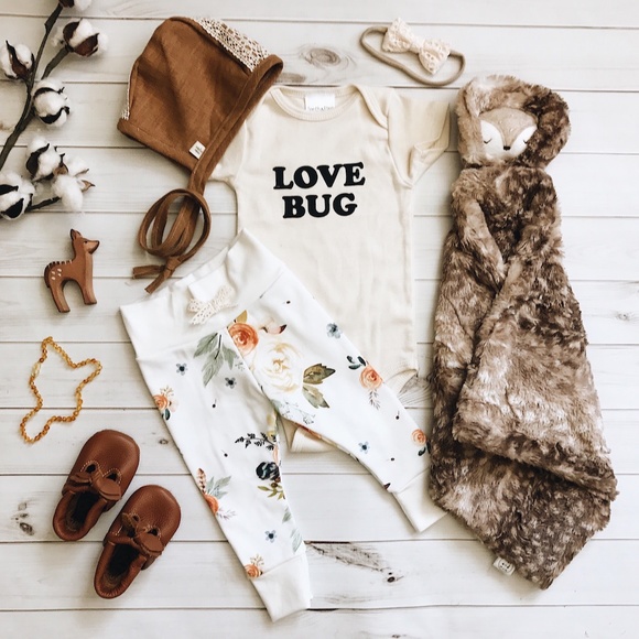 Love Bug Organic Bodysuit Onesie - Picture 2 of 7